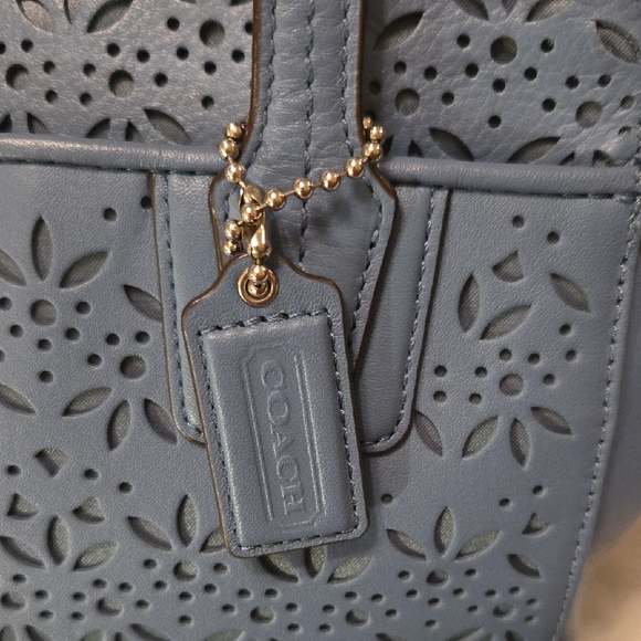 Coach NWOT Blue Shoulder Bag w/crossbody Strap & Floral Lasar Cutout Design - Picture 2 of 6